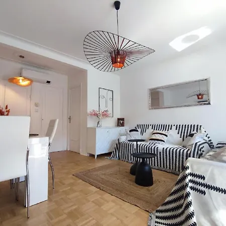 Apartment Cosy Vertigo Behind The Martinez *