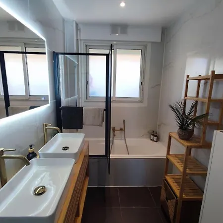 Apartment Cosy Vertigo Behind The Martinez
