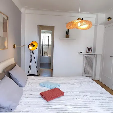 Cosy Vertigo Behind The Martinez Apartment Cannes